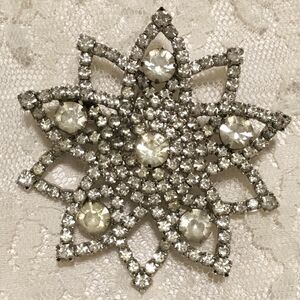 Vintage Clear Glass Rhinestone Brooch Snowflake StarBurst Pronged Set 2.5